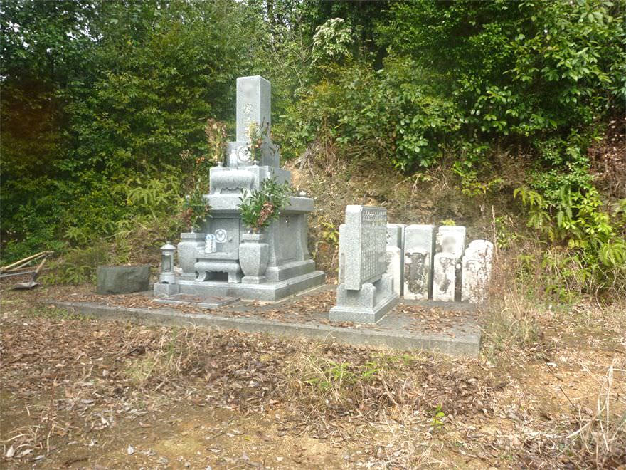 墓地清掃作業前